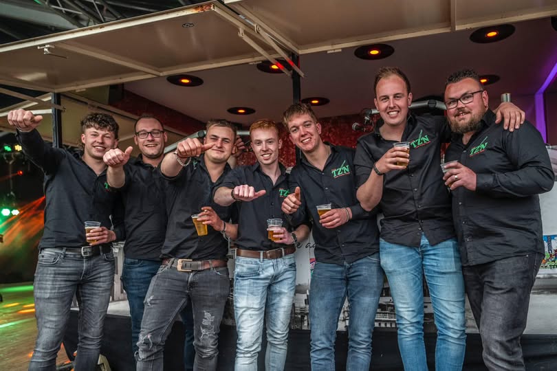 De 7 kameraden van Firma T.Z.N.
